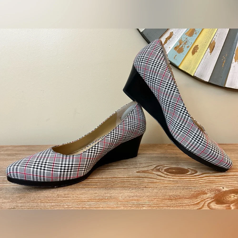 TALBOTS LACEY PLATFORM WEDGE - HEEL RED, BLACK & WHITE PLAID